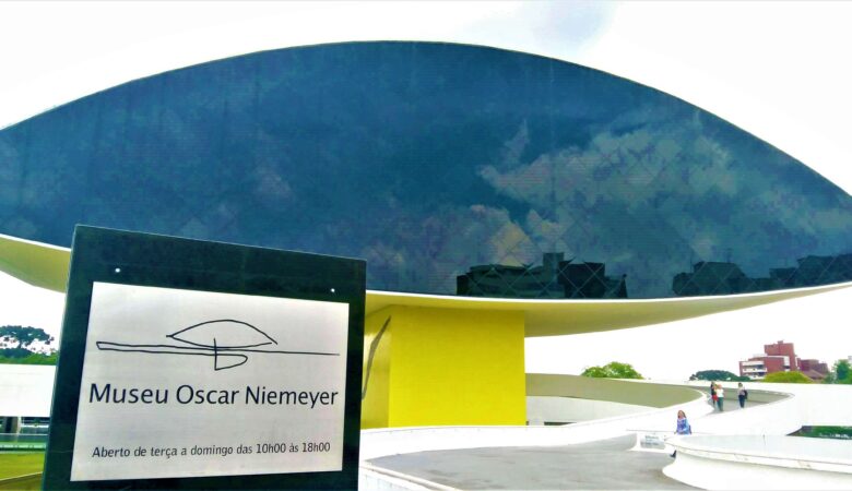 The strange builging of the Oscar Niemeyer Museum