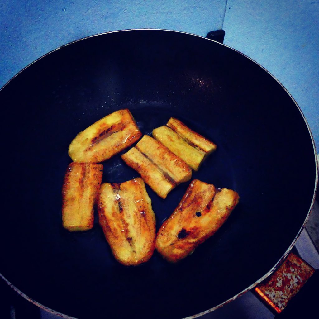 Frying yellow plantain