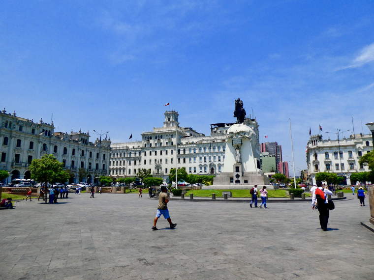 You cannot spend one day without passing by San Martin square in Lima